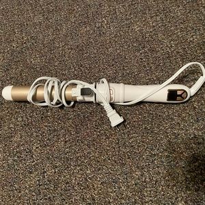 Beachwaver style rotating curling iron